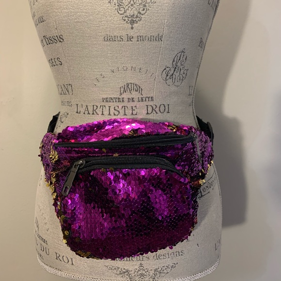 ✨NWOT✨ Large Sequence Fashionable Fanny Pack - Picture 6 of 15
